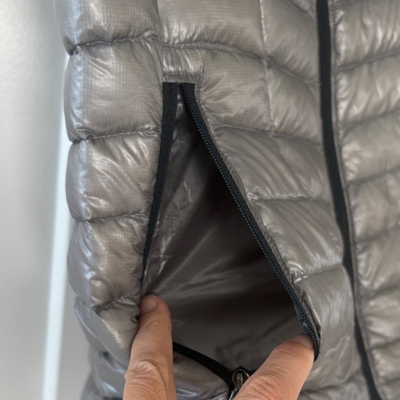 Mountain Hardwear Women's Gray Puffer Vest - Picture 5 of 11